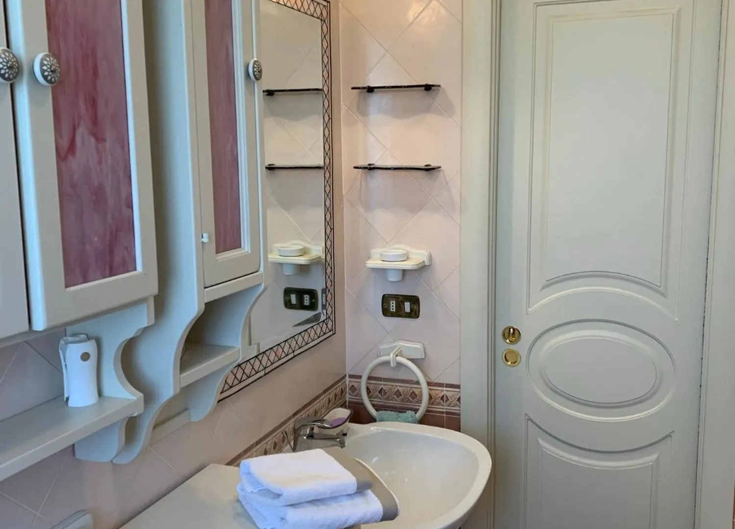Maison Renée Viareggio Italia